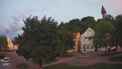 Náměstí, Hrad a Trůba