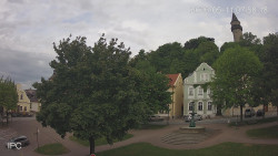 Náměstí, Hrad a Trůba