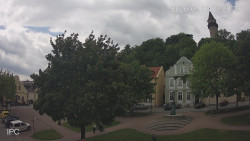 Náměstí, Hrad a Trůba