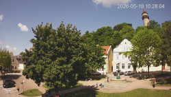 Náměstí, Hrad a Trůba
