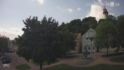 Náměstí, Hrad a Trůba