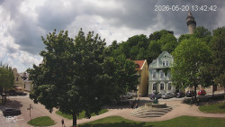 Náměstí, Hrad a Trůba