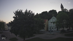 Náměstí, Hrad a Trůba