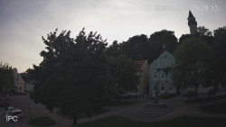 Náměstí, Hrad a Trůba