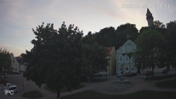 Náměstí, Hrad a Trůba