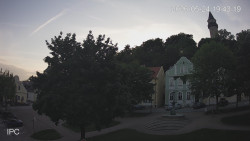 Náměstí, Hrad a Trůba