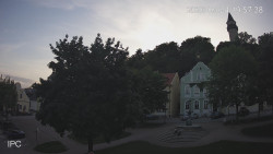 Náměstí, Hrad a Trůba