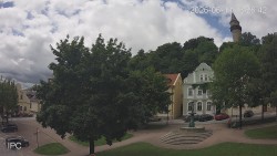 Náměstí, Hrad a Trůba