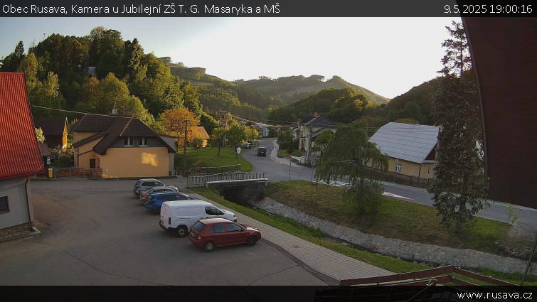 Obec Rusava - Kamera u Jubilejní ZŠ T. G. Masaryka a MŠ - 9.5.2025 v 19:00 Obec Rusava - Kamera u Jubilejní ZŠ T. G. Masaryka a MŠ - 9.5.2025 v 19:00