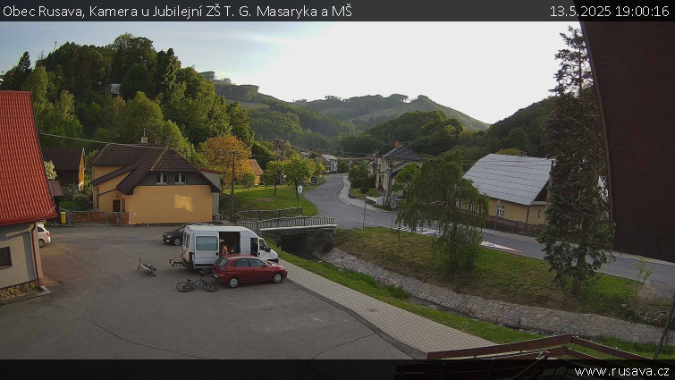 Obec Rusava - Kamera u Jubilejní ZŠ T. G. Masaryka a MŠ - 13.5.2025 v 19:00 Obec Rusava - Kamera u Jubilejní ZŠ T. G. Masaryka a MŠ - 13.5.2025 v 19:00