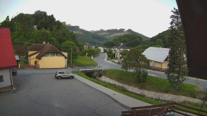 Obec Rusava - Kamera u Jubilejní ZŠ T. G. Masaryka a MŠ - 15.6.2025 v 05:00