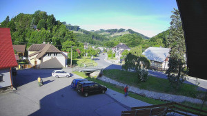 Obec Rusava - Kamera u Jubilejní ZŠ T. G. Masaryka a MŠ - 23.6.2025 v 07:00