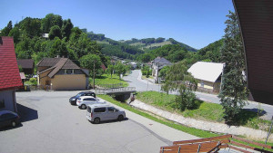 Obec Rusava - Kamera u Jubilejní ZŠ T. G. Masaryka a MŠ - 1.7.2025 v 12:00