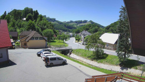 Obec Rusava - Kamera u Jubilejní ZŠ T. G. Masaryka a MŠ - 1.7.2025 v 13:00