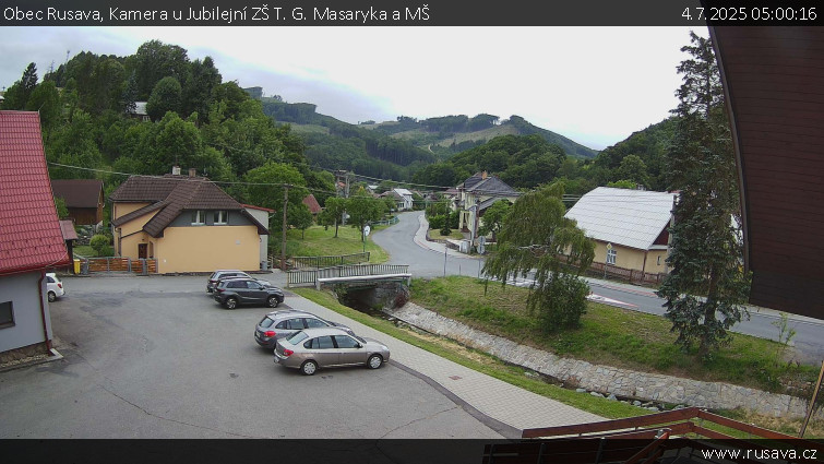 Obec Rusava - Kamera u Jubilejní ZŠ T. G. Masaryka a MŠ - 4.7.2025 v 05:00