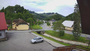 Obec Rusava - Kamera u Jubilejní ZŠ T. G. Masaryka a MŠ - 12.7.2025 v 08:00