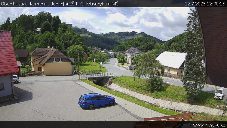 Obec Rusava - Kamera u Jubilejní ZŠ T. G. Masaryka a MŠ - 12.7.2025 v 12:00 Obec Rusava - Kamera u Jubilejní ZŠ T. G. Masaryka a MŠ - 12.7.2025 v 12:00