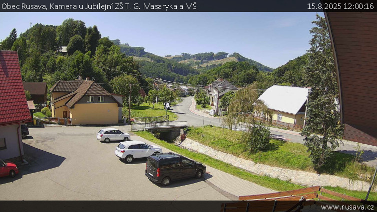 Obec Rusava - Kamera u Jubilejní ZŠ T. G. Masaryka a MŠ - 15.8.2025 v 12:00