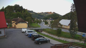 Obec Rusava - Kamera u Jubilejní ZŠ T. G. Masaryka a MŠ - 20.8.2025 v 06:00