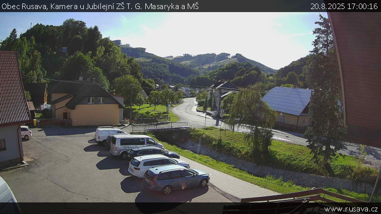 Obec Rusava - Kamera u Jubilejní ZŠ T. G. Masaryka a MŠ - 20.8.2025 v 17:00