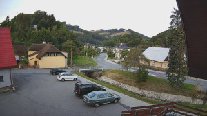Obec Rusava - Kamera u Jubilejní ZŠ T. G. Masaryka a MŠ - 27.8.2025 v 06:00