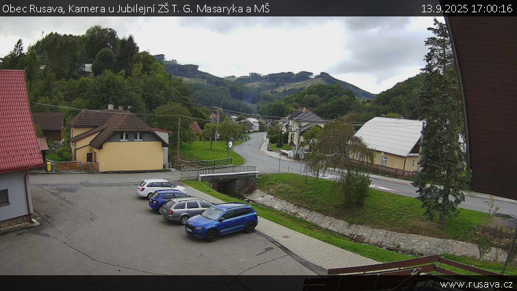 Obec Rusava - Kamera u Jubilejní ZŠ T. G. Masaryka a MŠ - 13.9.2025 v 17:00
