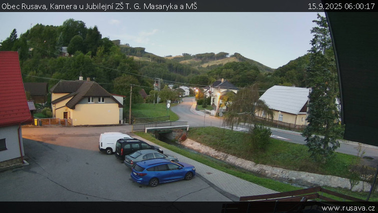 Obec Rusava - Kamera u Jubilejní ZŠ T. G. Masaryka a MŠ - 15.9.2025 v 06:00 Obec Rusava - Kamera u Jubilejní ZŠ T. G. Masaryka a MŠ - 15.9.2025 v 06:00