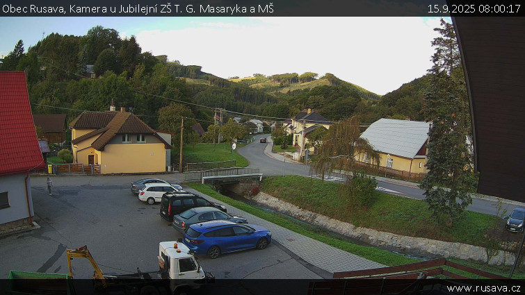 Obec Rusava - Kamera u Jubilejní ZŠ T. G. Masaryka a MŠ - 15.9.2025 v 08:00