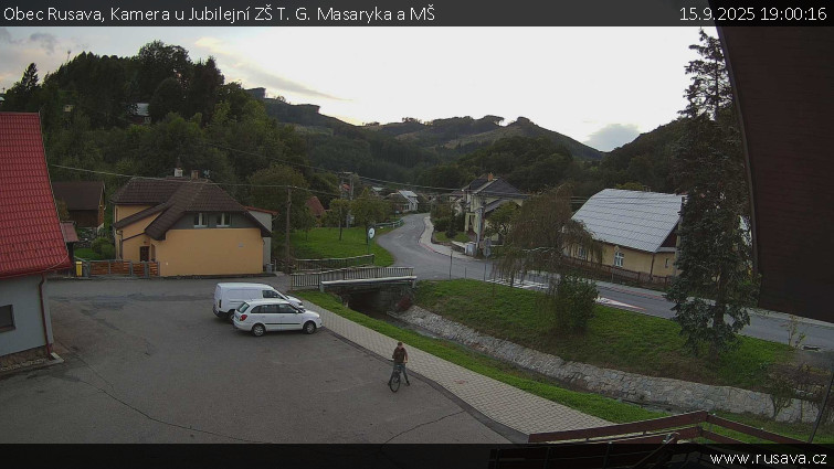 Obec Rusava - Kamera u Jubilejní ZŠ T. G. Masaryka a MŠ - 15.9.2025 v 19:00 Obec Rusava - Kamera u Jubilejní ZŠ T. G. Masaryka a MŠ - 15.9.2025 v 19:00