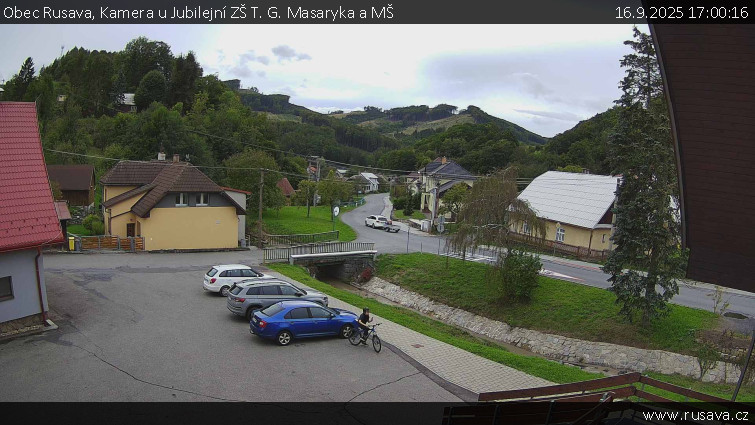 Obec Rusava - Kamera u Jubilejní ZŠ T. G. Masaryka a MŠ - 16.9.2025 v 17:00