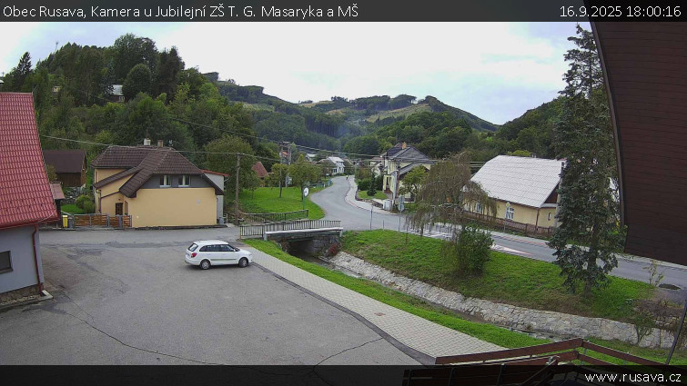 Obec Rusava - Kamera u Jubilejní ZŠ T. G. Masaryka a MŠ - 16.9.2025 v 18:00