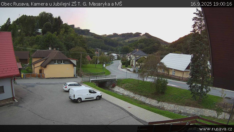 Obec Rusava - Kamera u Jubilejní ZŠ T. G. Masaryka a MŠ - 16.9.2025 v 19:00