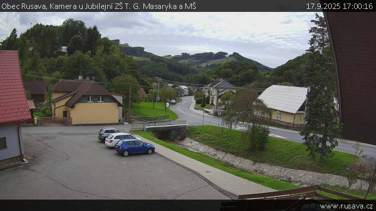 Obec Rusava - Kamera u Jubilejní ZŠ T. G. Masaryka a MŠ - 17.9.2025 v 17:00