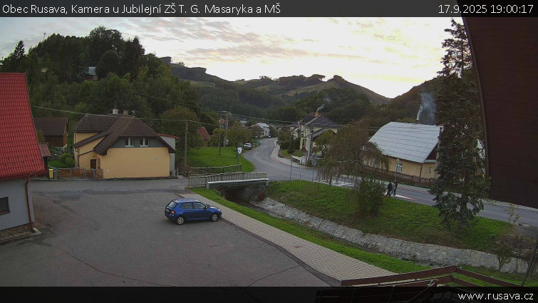 Obec Rusava - Kamera u Jubilejní ZŠ T. G. Masaryka a MŠ - 17.9.2025 v 19:00