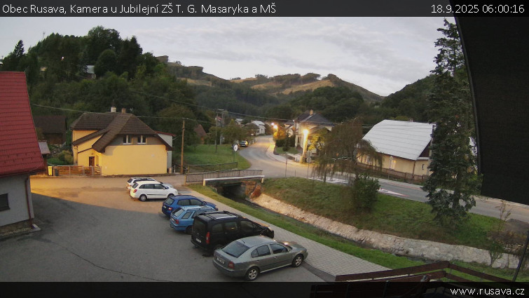 Obec Rusava - Kamera u Jubilejní ZŠ T. G. Masaryka a MŠ - 18.9.2025 v 06:00