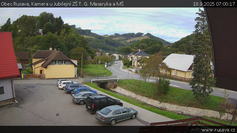 Obec Rusava - Kamera u Jubilejní ZŠ T. G. Masaryka a MŠ - 18.9.2025 v 07:00 Obec Rusava - Kamera u Jubilejní ZŠ T. G. Masaryka a MŠ - 18.9.2025 v 07:00
