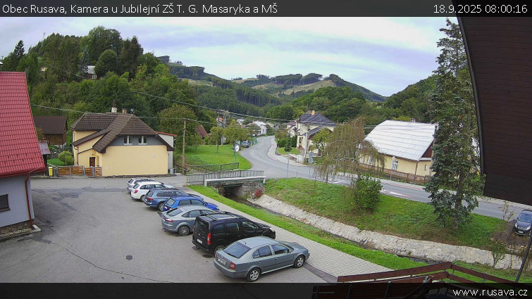 Obec Rusava - Kamera u Jubilejní ZŠ T. G. Masaryka a MŠ - 18.9.2025 v 08:00