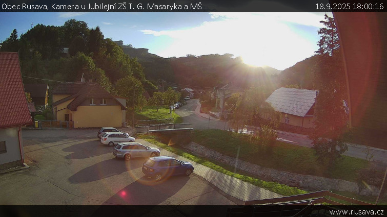 Obec Rusava - Kamera u Jubilejní ZŠ T. G. Masaryka a MŠ - 18.9.2025 v 18:00