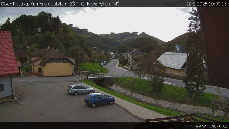 Obec Rusava - Kamera u Jubilejní ZŠ T. G. Masaryka a MŠ - 18.9.2025 v 19:00