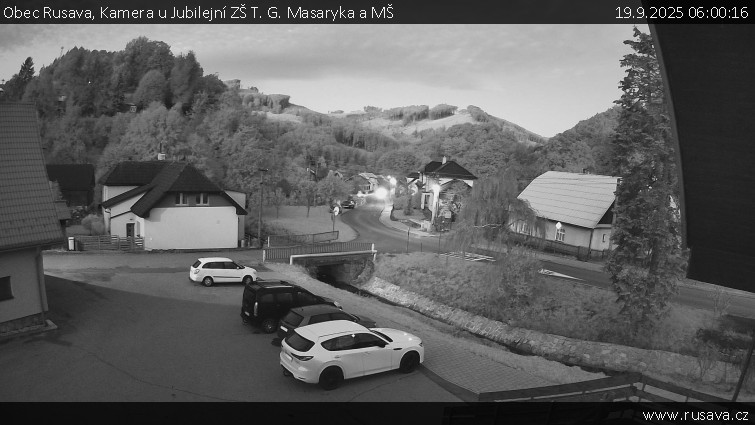 Obec Rusava - Kamera u Jubilejní ZŠ T. G. Masaryka a MŠ - 19.9.2025 v 06:00