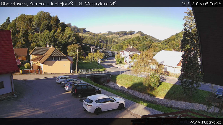Obec Rusava - Kamera u Jubilejní ZŠ T. G. Masaryka a MŠ - 19.9.2025 v 08:00
