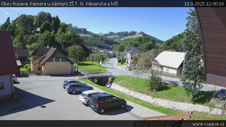 Obec Rusava - Kamera u Jubilejní ZŠ T. G. Masaryka a MŠ - 19.9.2025 v 12:00 Obec Rusava - Kamera u Jubilejní ZŠ T. G. Masaryka a MŠ - 19.9.2025 v 12:00