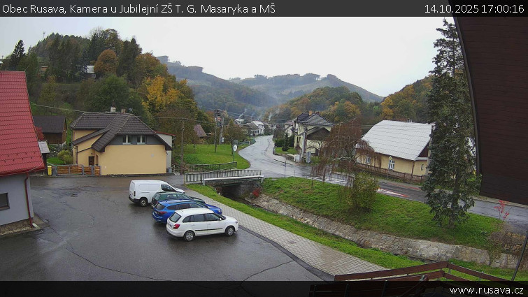 Obec Rusava - Kamera u Jubilejní ZŠ T. G. Masaryka a MŠ - 14.10.2025 v 17:00