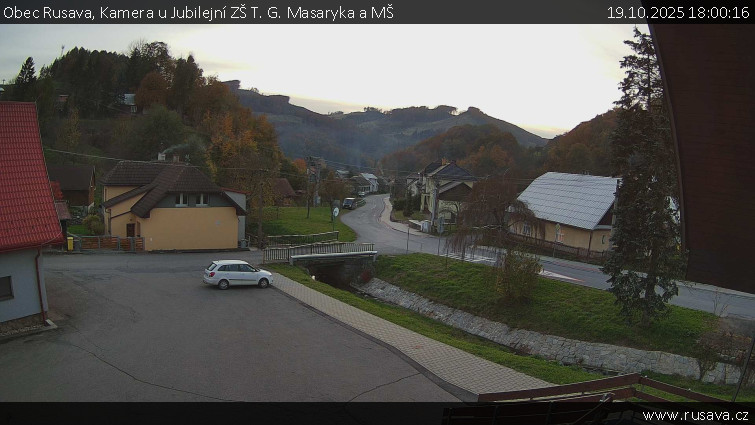 Obec Rusava - Kamera u Jubilejní ZŠ T. G. Masaryka a MŠ - 19.10.2025 v 18:00 Obec Rusava - Kamera u Jubilejní ZŠ T. G. Masaryka a MŠ - 19.10.2025 v 18:00