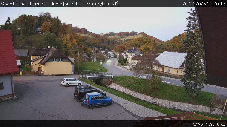 Obec Rusava - Kamera u Jubilejní ZŠ T. G. Masaryka a MŠ - 20.10.2025 v 07:00 Obec Rusava - Kamera u Jubilejní ZŠ T. G. Masaryka a MŠ - 20.10.2025 v 07:00