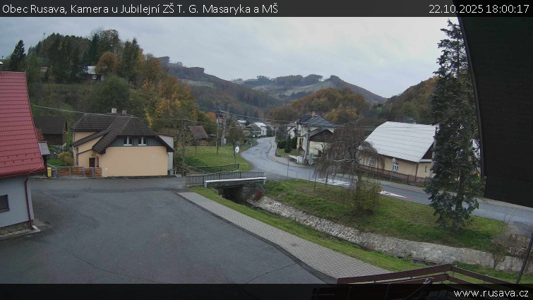 Obec Rusava - Kamera u Jubilejní ZŠ T. G. Masaryka a MŠ - 22.10.2025 v 18:00