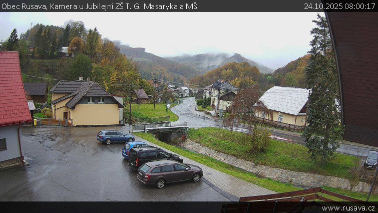 Obec Rusava - Kamera u Jubilejní ZŠ T. G. Masaryka a MŠ - 24.10.2025 v 08:00