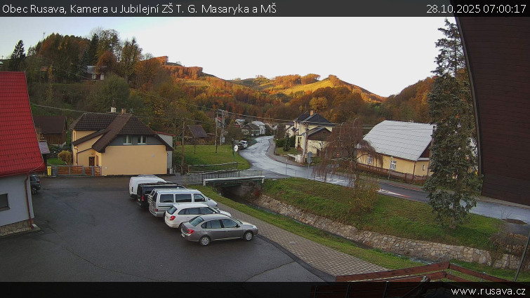 Obec Rusava - Kamera u Jubilejní ZŠ T. G. Masaryka a MŠ - 28.10.2025 v 07:00 Obec Rusava - Kamera u Jubilejní ZŠ T. G. Masaryka a MŠ - 28.10.2025 v 07:00