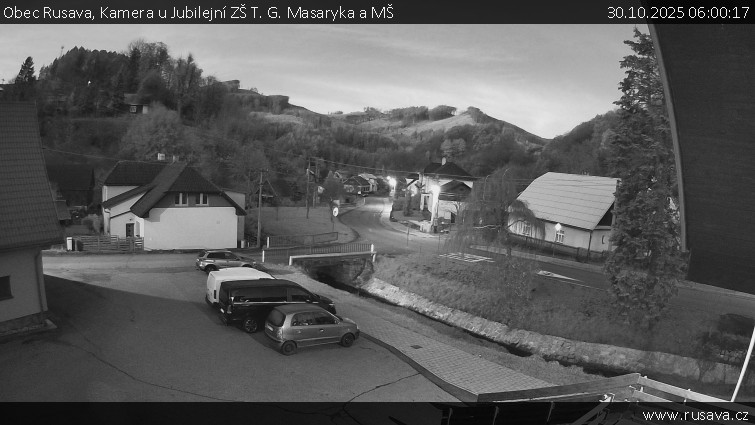 Obec Rusava - Kamera u Jubilejní ZŠ T. G. Masaryka a MŠ - 30.10.2025 v 06:00