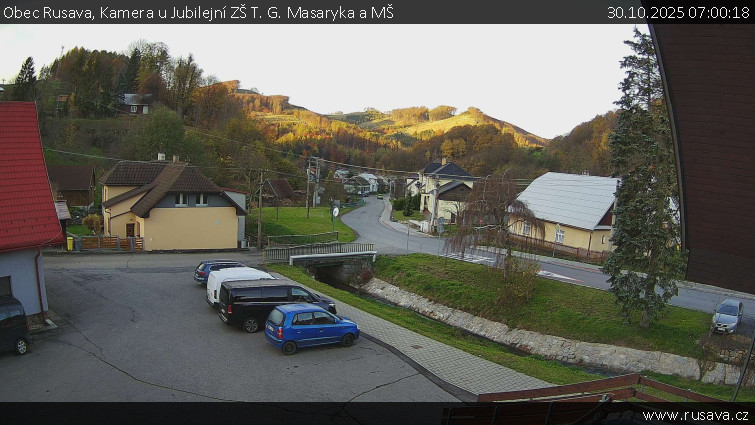 Obec Rusava - Kamera u Jubilejní ZŠ T. G. Masaryka a MŠ - 30.10.2025 v 07:00 Obec Rusava - Kamera u Jubilejní ZŠ T. G. Masaryka a MŠ - 30.10.2025 v 07:00
